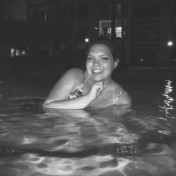 Meet your Posher, Liz - Picture 1 of 1